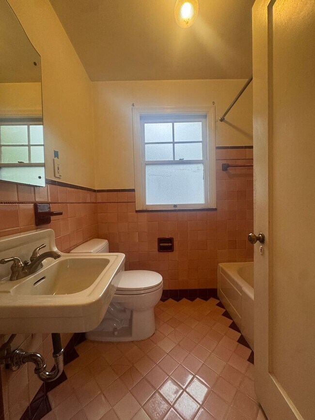 Building Photo - 31 Excelsior Ct