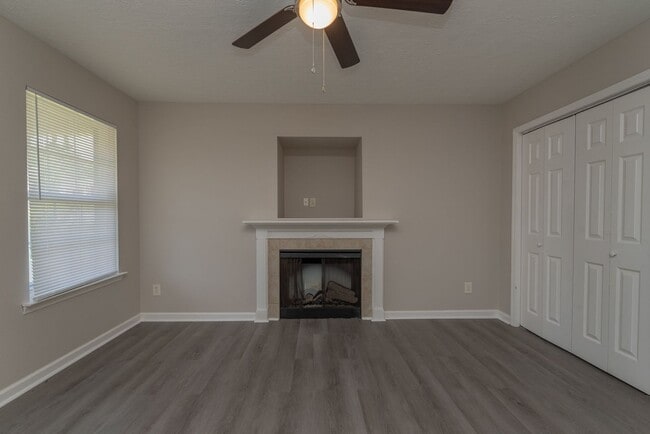 Building Photo - $1,395 - 3 bed/2 bath house for rent, fully renovated!