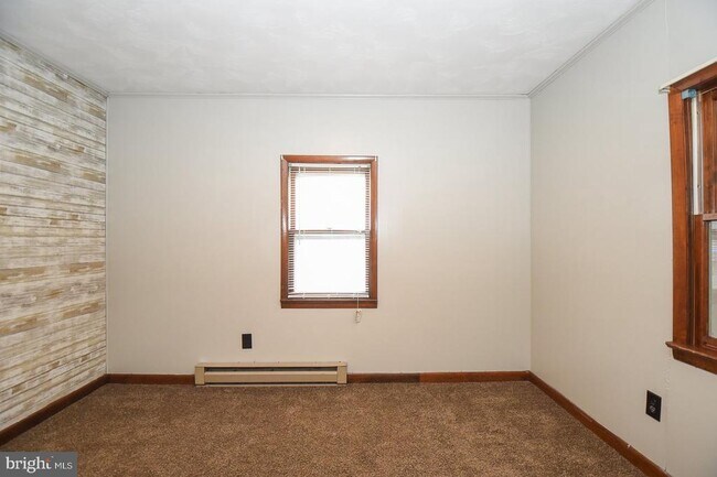 Primary Photo - 33 C St