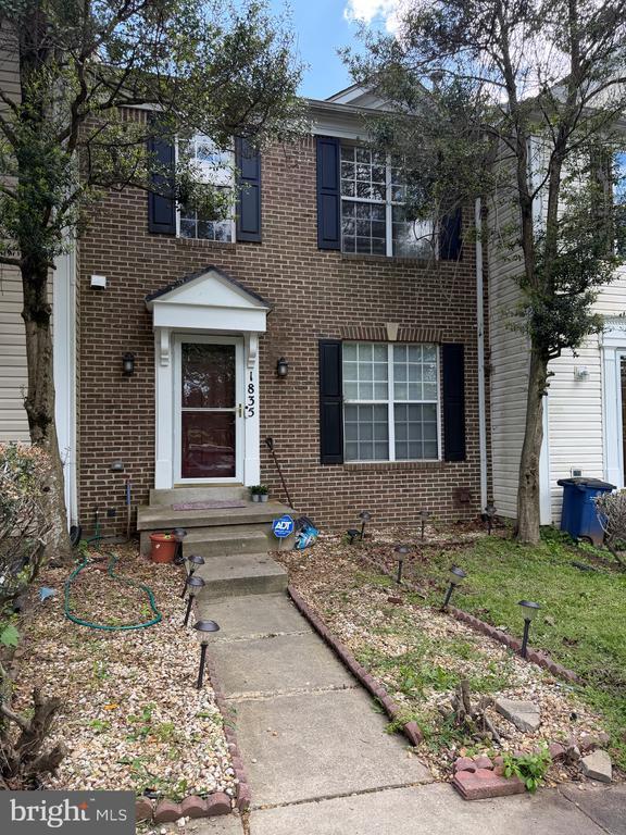 Building Photo - 1835 Staley Manor Dr