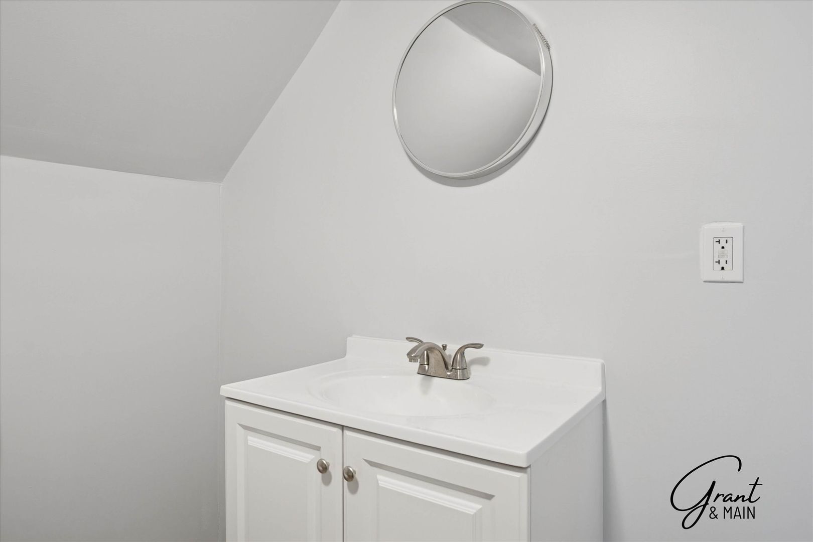 Building Photo - 1613 Virginia Park St