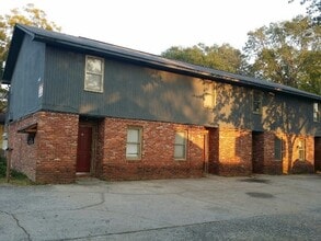 Building Photo - 2330 Schaul St