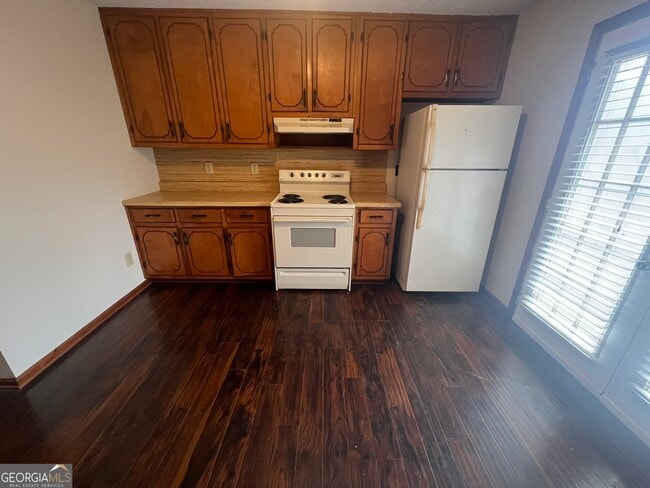 Building Photo - 982 Locust Dr NE