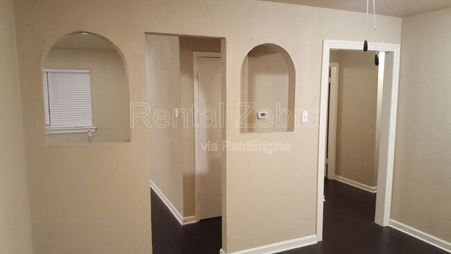 Building Photo - 2939 Longmeade Dr