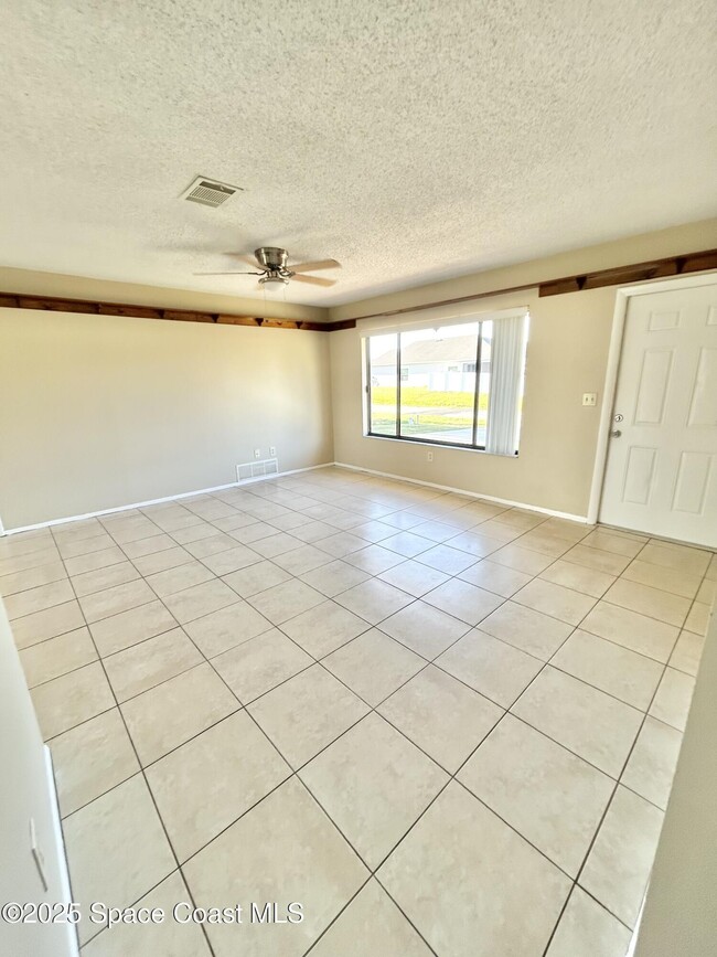 Building Photo - 1436 Valerius St SE