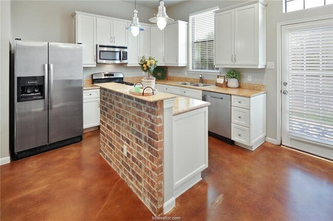Building Photo - 4289 Hollow Stone Dr