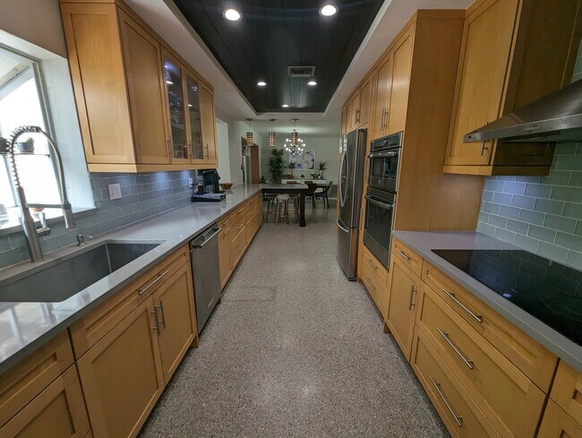 Building Photo - 3701 Ibis Dr