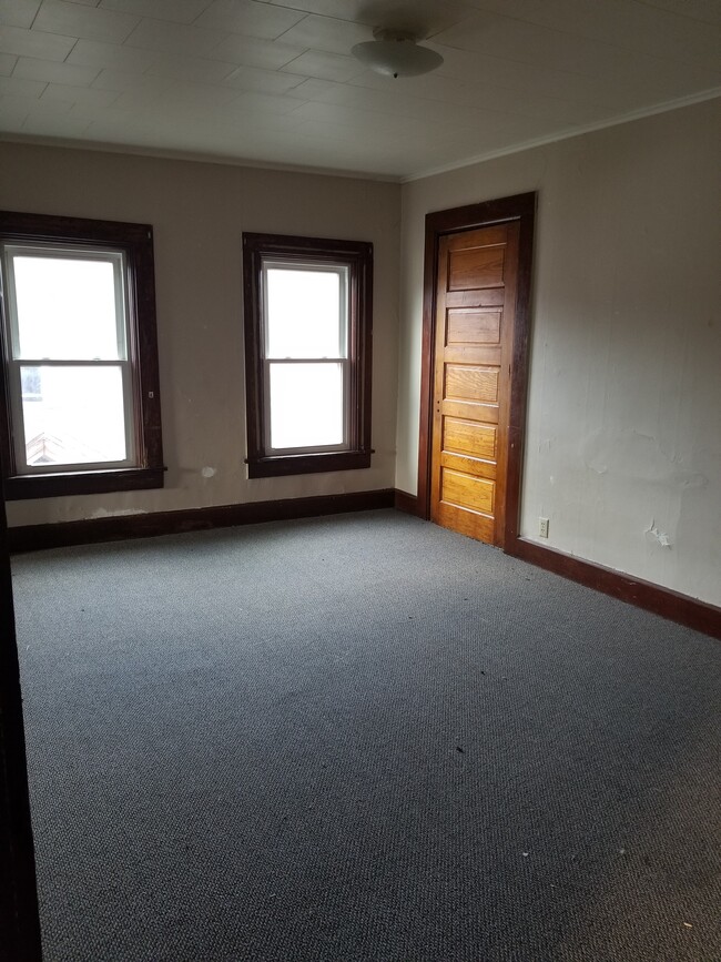 Building Photo - 625 Rhomberg Ave