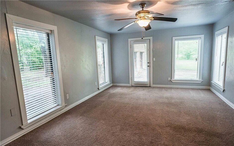 Master bedroom - 109 E 3rd St