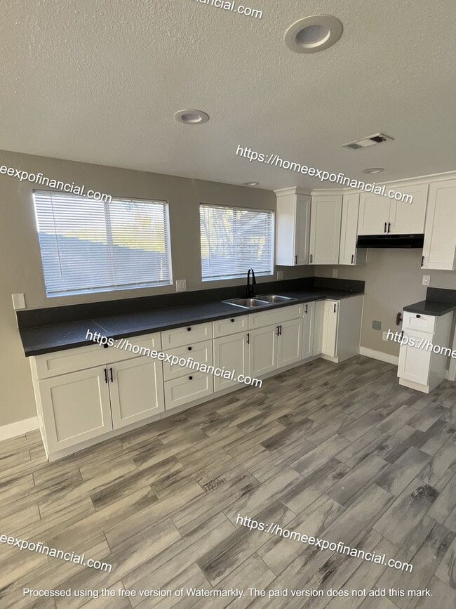 Building Photo - Nice Home For Rent