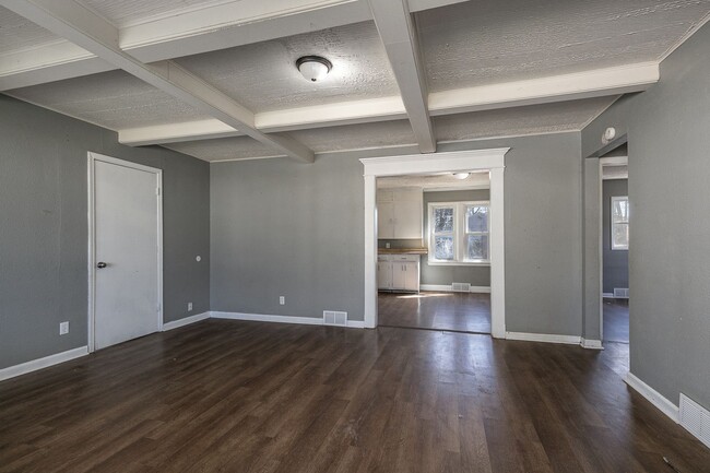 Building Photo - REMODELED 4 Bedroom | 1 Bathroom | 1400 sq...