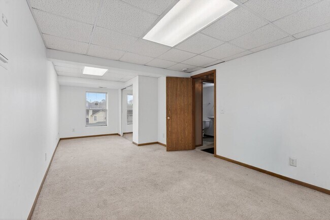 Building Photo - Charming 3 Bedroom with Garage!