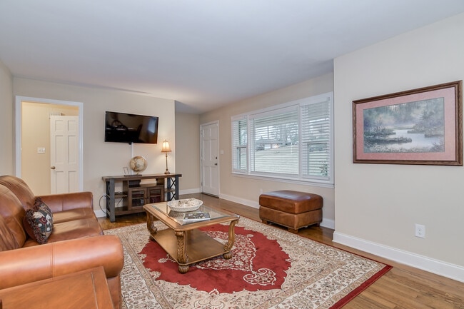 Building Photo - 2415 Apricot Ln