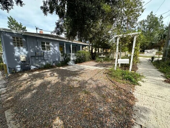 Building Photo - Cozy Cottage