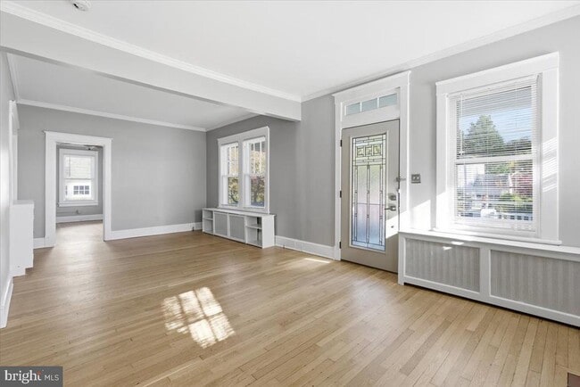 Building Photo - 1208 S Oakcrest Rd