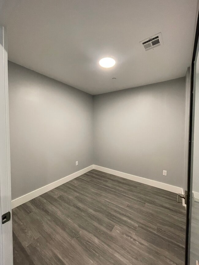 Building Photo - 365 Western Ave