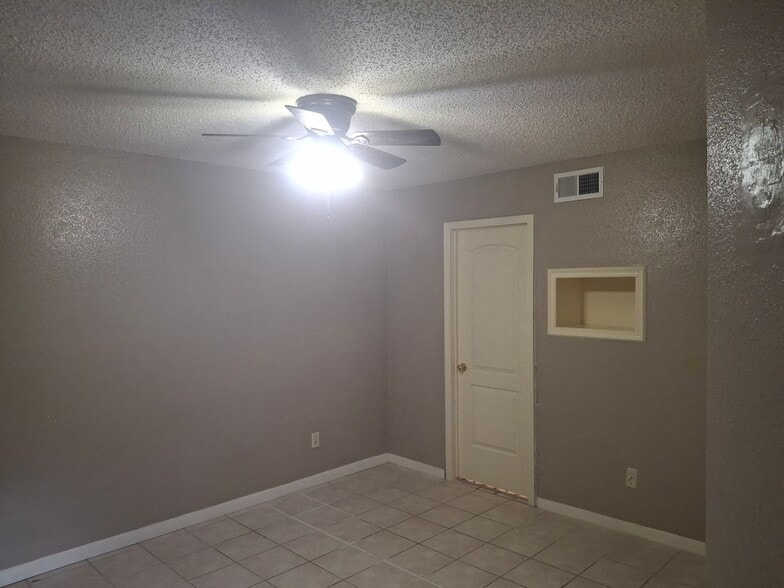 Building Photo - 12660 Ashford Point Dr