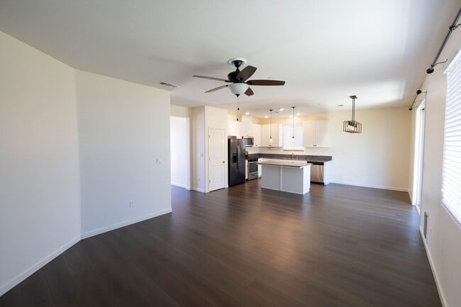 Building Photo - Lovely 3 bedroom home for rent in Hanford CA