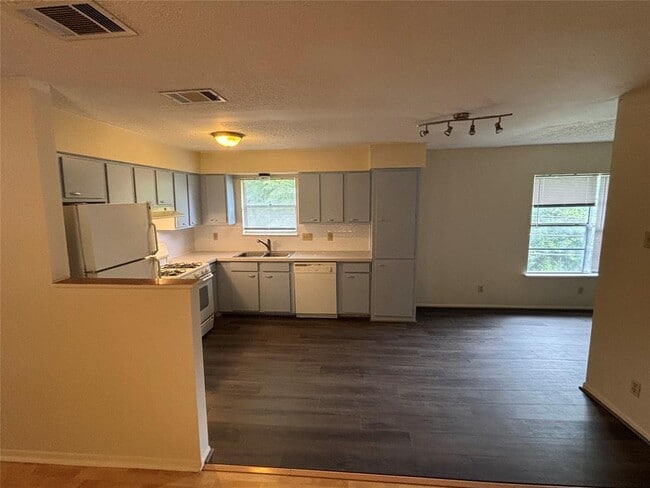 Building Photo - 3010 Matador Dr