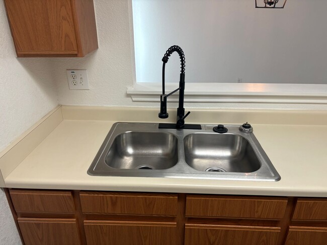 Building Photo - Beautiful Renovated Home in Bridgewood