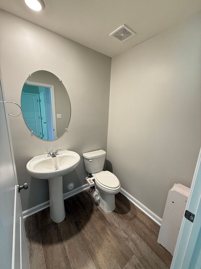 Building Photo - Rivergate