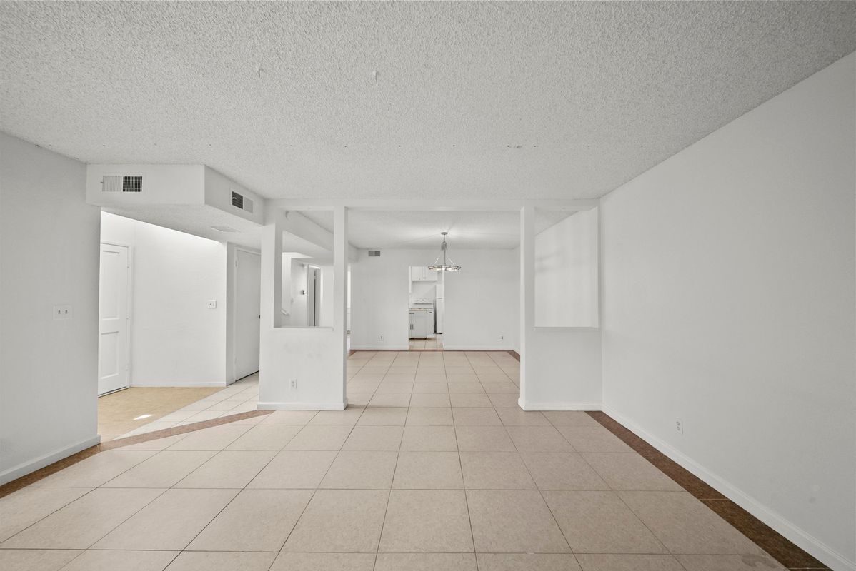 Building Photo - 22647 Margarita Dr