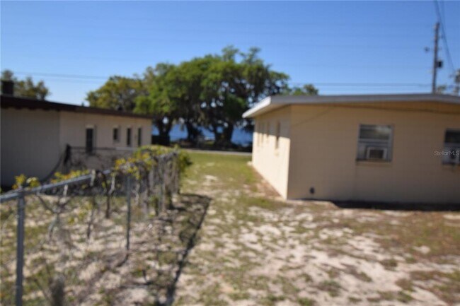 Building Photo - 1918 Sunset Ln