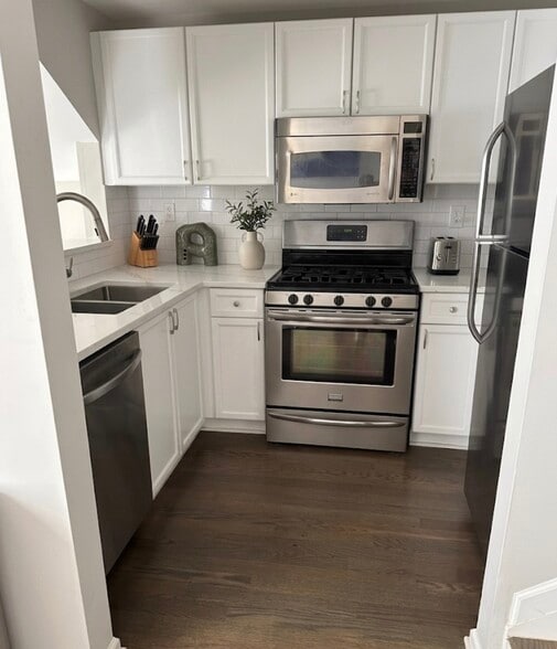 Building Photo - 4254 River Green Dr NW