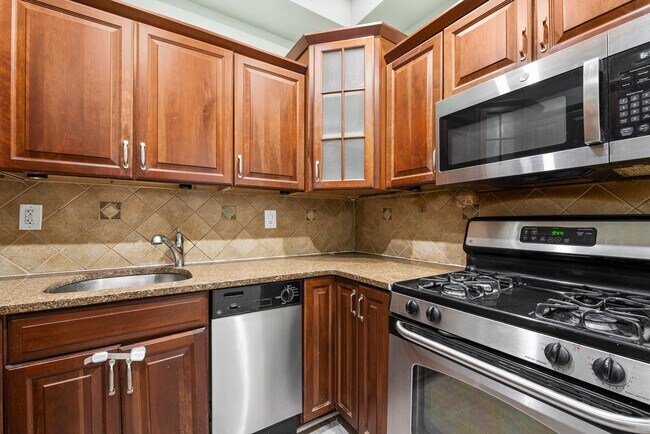 Primary Photo - 259 Griffith St