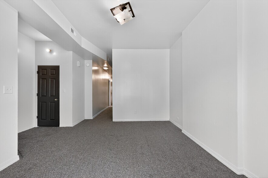 Building Photo - 4306 W Maypole Ave