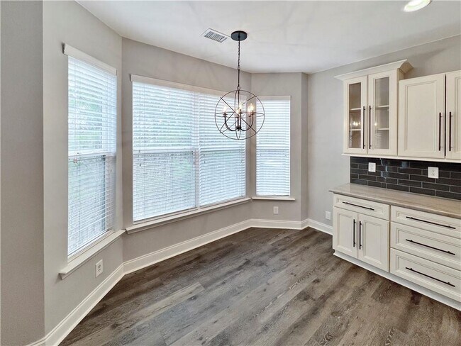 Building Photo - 225 Stone Park Dr