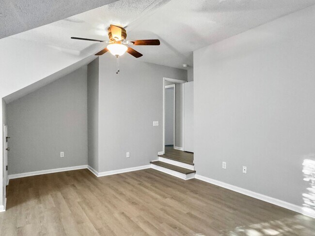 Building Photo - 4080 Laurelwood Dr