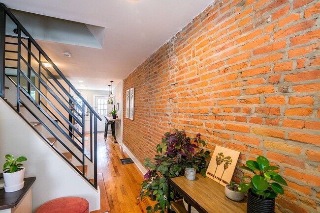 Building Photo - Charming Two Bedroom in Fishtown