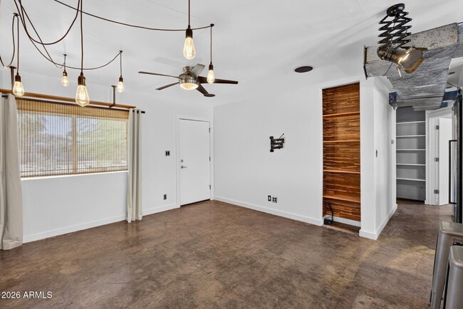 Building Photo - 346 E Papago Dr