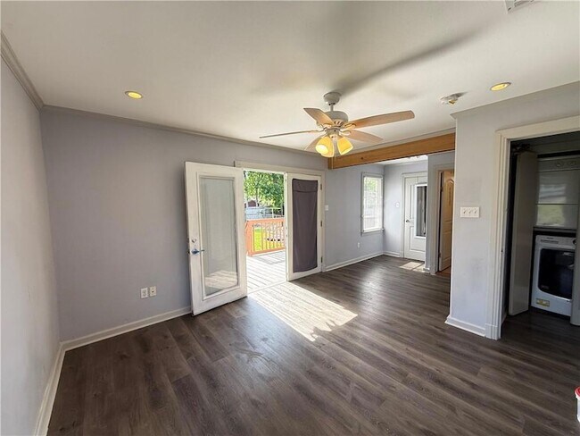 Building Photo - 628 Radiance Ave