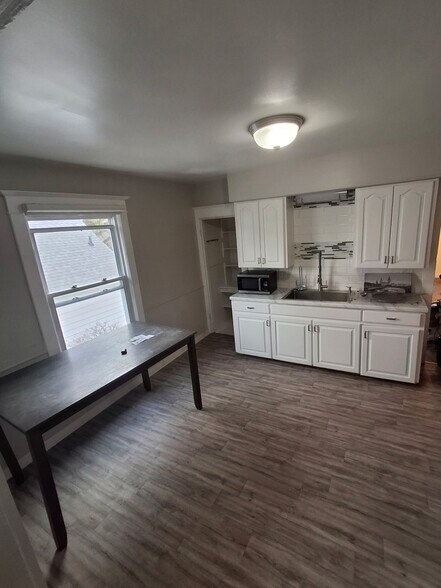 Building Photo - 531 Eastern Ave NE