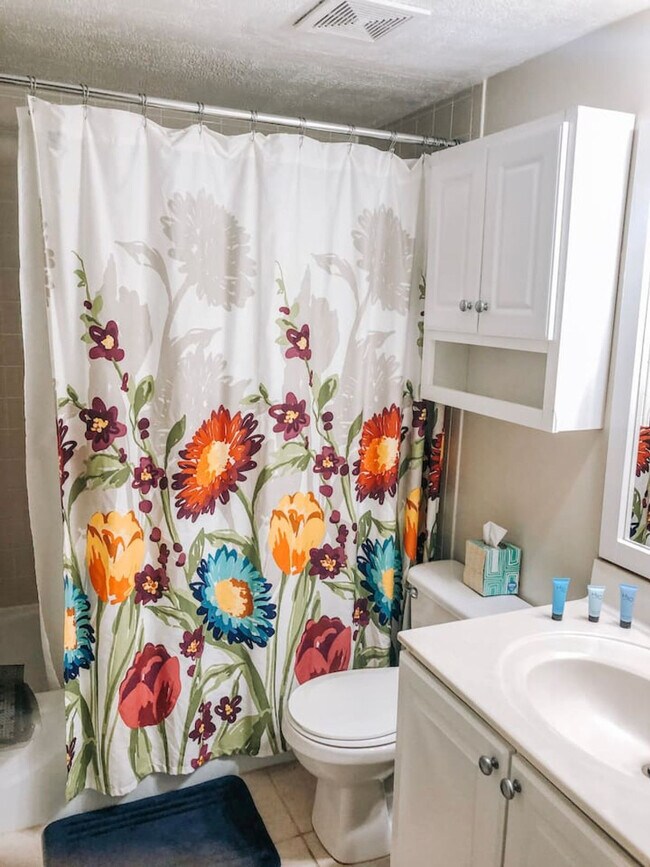 Building Photo - 1700 SW 16th Ct