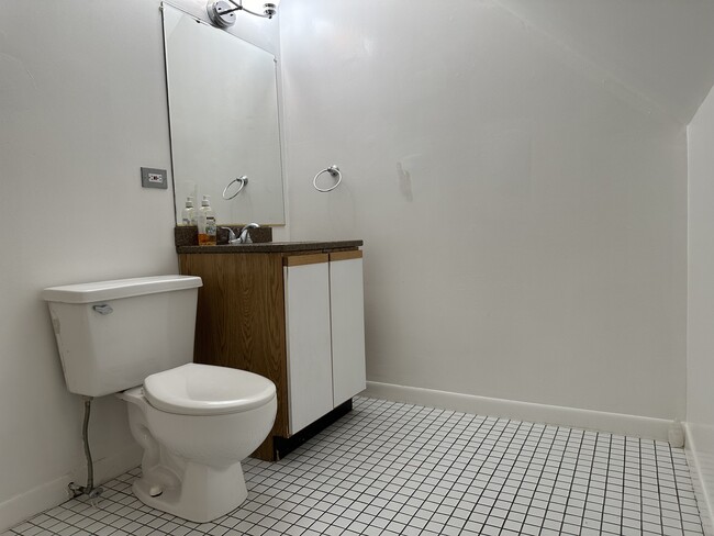 Building Photo - 2451 N Marshfield Ave