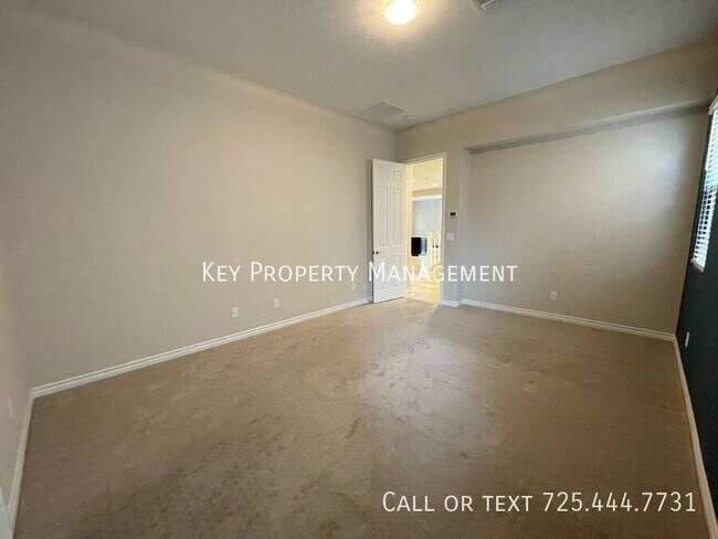 Building Photo - SPACIOUS AND UPGRADED 4 BEDROOM HOME NEAR ...