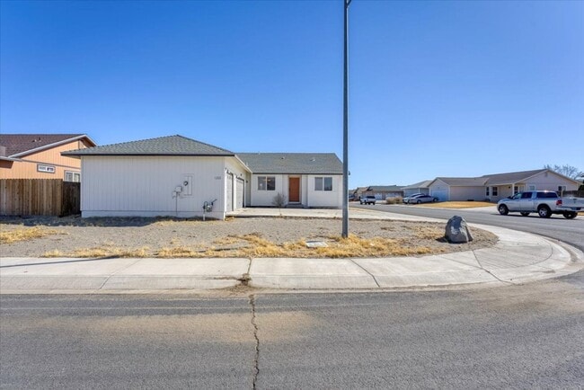 Building Photo - Cute corner lot 3 bed/ 2 bath
