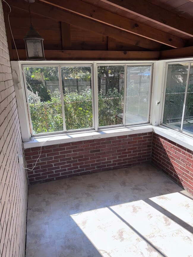 Building Photo - 20109 Stotter St