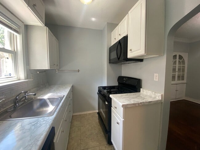 Building Photo - ADORABLE duplex in fantastic Brookside loc...
