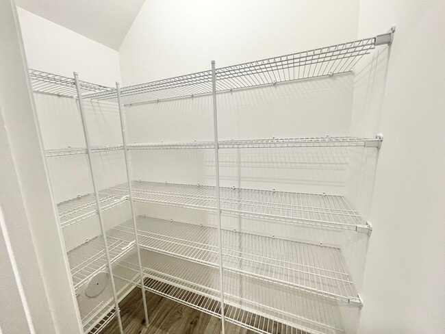 Building Photo - BEAUTIFUL 3BD Townhome Walking Distance to Downtown
