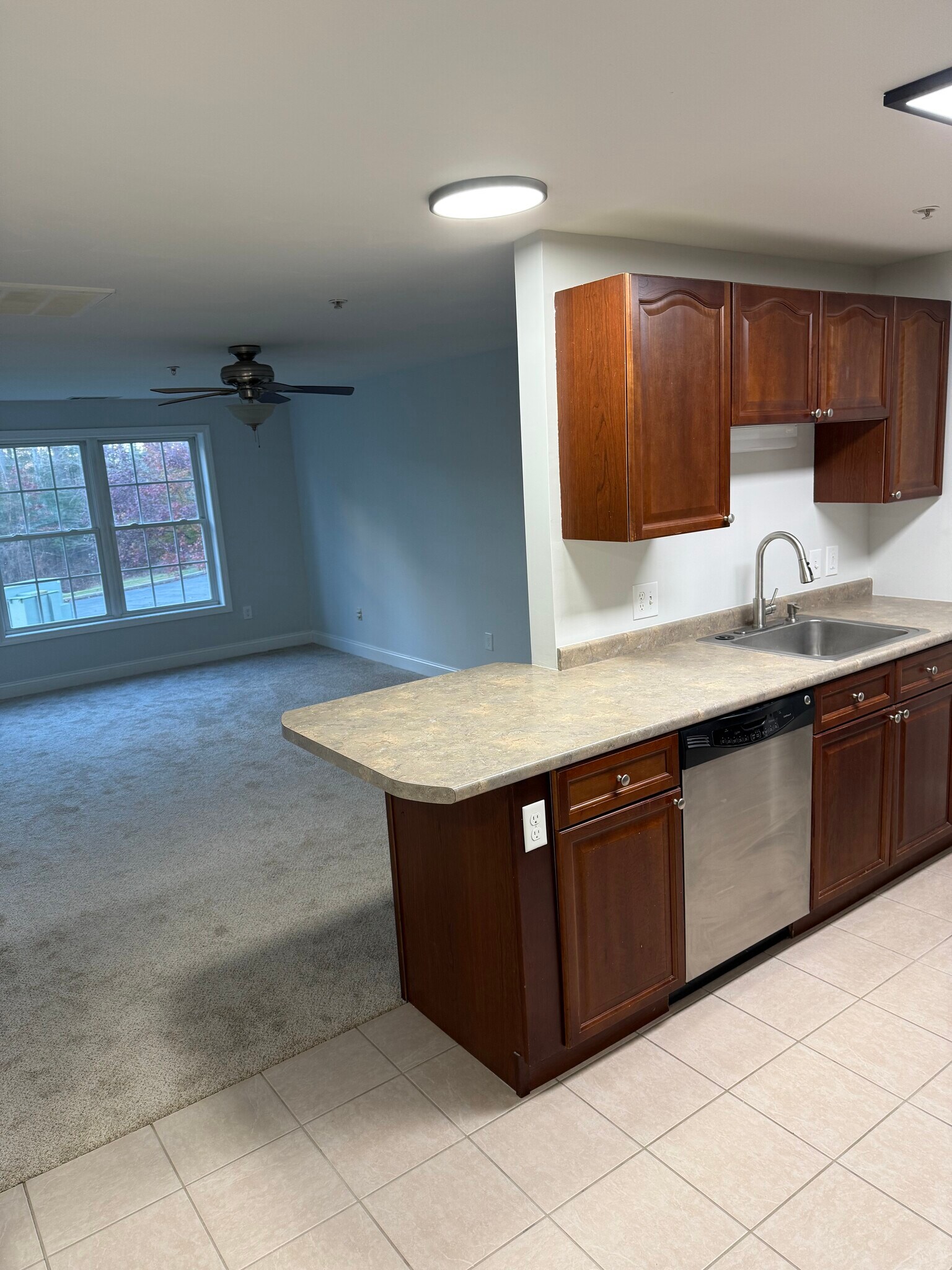 Building Photo - 16 Crestview Cir