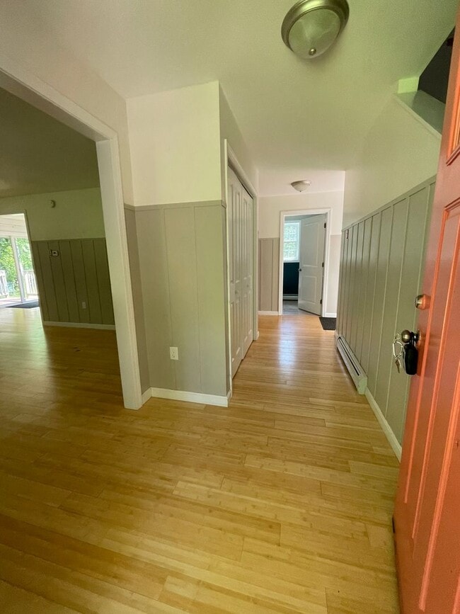 Building Photo - 7 Browns Freehold