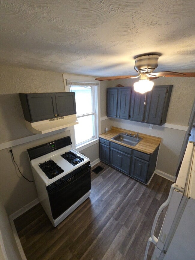 Building Photo - Cozy 2-Bedroom, 1-Bath Home in North St. Louis