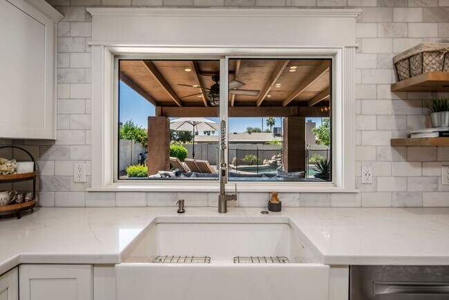 Building Photo - **STUNNING 3 BEDROOM/2 BATHROOM FULLY RENOVATED HOME IN SCOTTSDALE!! (THUNDERBIRD & 52ND ST)**