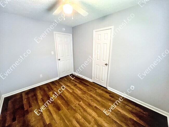 Building Photo - 8134 Douglas Ave