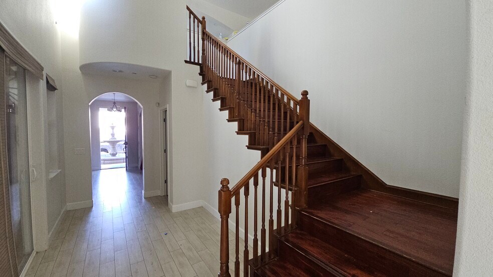 Building Photo - 6 Farentino Ct