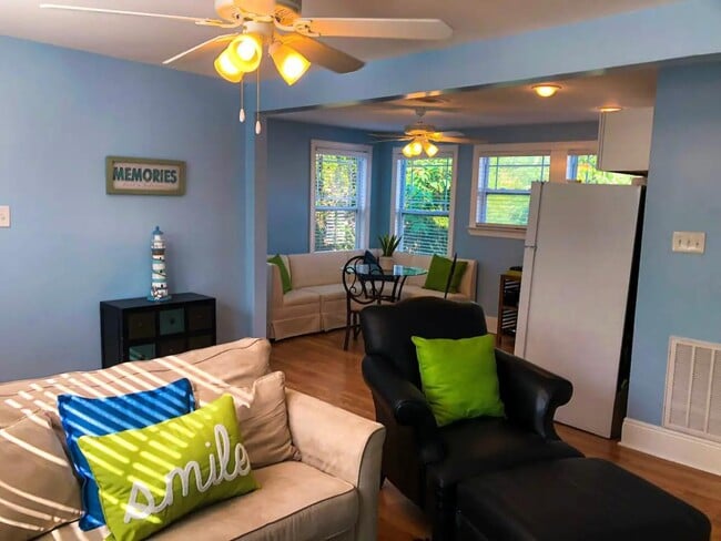 Building Photo - 1925 Iberville St